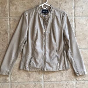 Women’s APT. 9 Jacket - SZ L